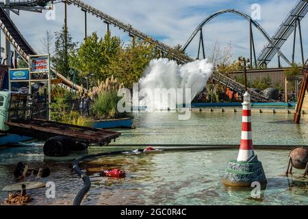 Tidal Wave Splash Boat Ride Thorpe Park parco a tema Foto Stock