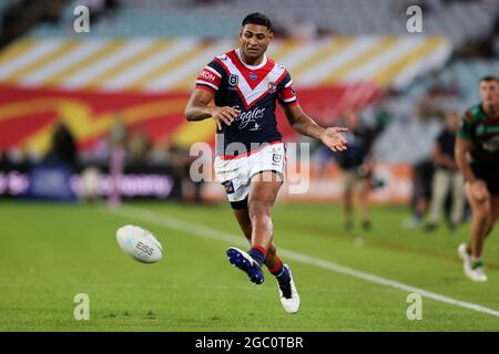 SYDNEY, AUSTRALIA - MARZO 26: Daniel Tupou dei Roosters inizia a giocare durante il round tre NRL match tra i Rabbitohs di Sydney Sud e i Sydney Roosters allo Stadium Australia il 26 marzo 2021 a Sydney, Australia. Credit: Pete Dovgan/Speed Media/Alamy Live News Foto Stock