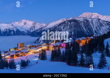 FRANCIA, SAVOIA (73), SAINT-BON-TARENTAISE, COURCHEVEL 1850 DI NOTTE Foto Stock