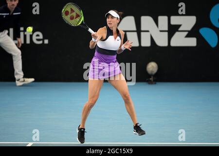 ADELAIDE, AUSTRALIA - FEBBRAIO 24: Il Belinda Bencic della Svizzera gioca un colpo contro Misaki Doi del Giappone durante la loro partita singola il terzo giorno del torneo internazionale di tennis di Adelaide a Memorial Drive il 24 febbraio 2021 ad Adelaide, Australia. (Foto di Peter Mundy/Speed Media/Icon Sportswire) Credit: Peter Mundy/Speed Media/Alamy Live News Foto Stock