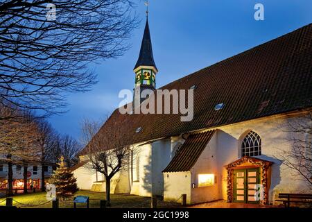 chiesa di San Clemens di Buesum in serata, Germania, Schleswig-Holstein, Dithmarschen, Sankt Peter-Ording Foto Stock