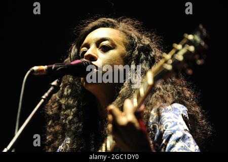 Corinne Bailey Rae si esibisce dal vivo alla Sheffield Arena di Sheffield Foto Stock