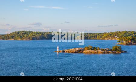 Paesaggio acquatico scandinavo. Arcipelago di Stoccolma, Svezia Foto Stock