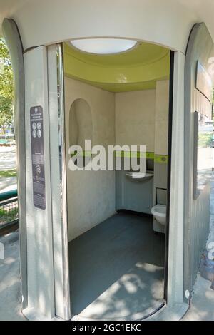 Parin, öffentliche Toilette // Parigi, WC pubblico Foto Stock