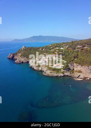 Italia, Toscana, provincia di Grosseto, Ansedonia, veduta aerea della Costa d'Ansedonia Foto © Lorenzo Fiorani/Sintesi/Alamy Stock Foto Foto Stock