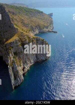 Italia, Campania, provincia di Salerno, Parco del Cilento, Palinuro : Seacoast con le sue meravigliose acque cristalline e grotte Foto © Lorenzo FiO Foto Stock