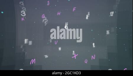 Immagine digitale di più numeri e alfabeti che cambiano su sfondo nero Foto Stock