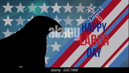 Immagine del testo e degli strumenti del giorno del lavoro felice, con silhouette di aquila sugli elementi della bandiera americana Foto Stock