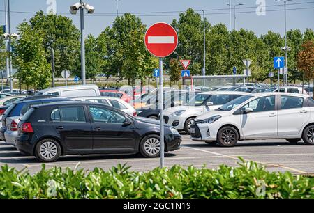 Ampio parcheggio a Zagabria, Croazia. Foto Stock