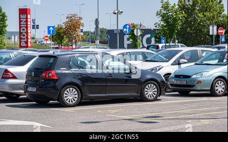 Ampio parcheggio a Zagabria, Croazia. Foto Stock