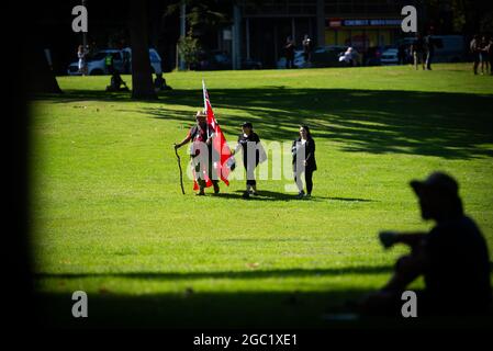 I dimostranti sono stati visti durante la dimostrazione della libertà a livello mondiale a Melbourne presso i Flagstaff Gardens, Melbourne, Australia, il 20 marzo 2021. In oltre 40 paesi di tutto il mondo si stanno celebrando dimostrazioni per rivendicare i diritti fondamentali e prendere posizione contro le eccessive restrizioni COVID-19. Credit: Mikko Robles/Speed Media/Alamy Live News Foto Stock