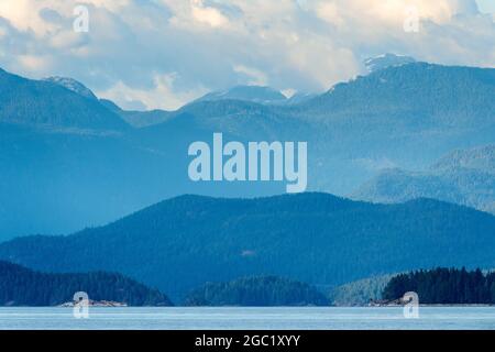 Tramonto sull'isola Quadra vicino all'isola di Vancouver, British Columbia, Canada Foto Stock