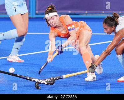 Tokyo, Giappone. 6 agosto 2021. EVA Roma Maria de Goede dei Paesi Bassi spara durante la medaglia d'oro femminile di hockey tra Paesi Bassi e Argentina ai Giochi Olimpici di Tokyo 2020 a Tokyo, Giappone, il 6 agosto 2021. Credit: Yang Shiyao/Xinhua/Alamy Live News Foto Stock
