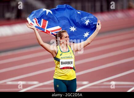 Il Barbiere australiano Kelsey-Lee celebra una medaglia di bronzo dopo la finale di lancio di Javelin per donne allo Stadio Olimpico il quattordicesimo giorno dei Giochi Olimpici di Tokyo 2020 in Giappone. Data immagine: Venerdì 6 agosto 2021. Foto Stock