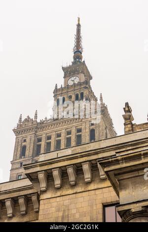 Immagine verticale del Palazzo della Cultura e della Scienza a Varsavia, Polonia Foto Stock