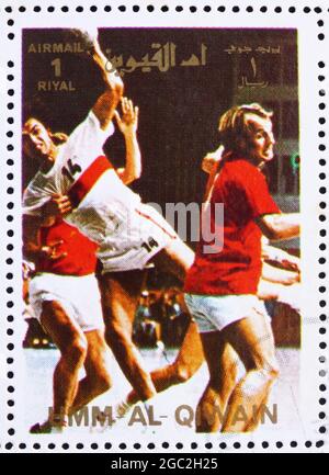 UMM al-QUWAIN - CIRCA 1972: Un francobollo stampato negli spettacoli Umm al-Quwain Handball, Olimpiadi estive, Monaco di Baviera 1972, circa 1972 Foto Stock