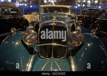 MULHOUSE, FRANCIA, 28 giugno 2021 : Maybach. La Cité de l'car o la Collezione Schlumpf ospita la più grande collezione di automobili del mondo con molto altro Foto Stock