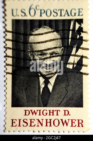 Un francobollo stampato negli Stati Uniti d'America mostra Dwight D. Eisenhower, politico, generale e il 34th Presidente degli Stati Uniti (1890-1969), circa 1 Foto Stock