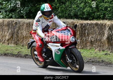 Giacomo Agostini, ago, Road bikes, The Maestros - i grandi All-Rounders Motorsport, Goodwood Festival of Speed, MV Agusta Superveloce 75 anniversario Foto Stock