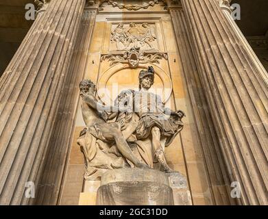 I Colonnato con i comuns nel Parco del Palazzo Sanssouci a Potsdam Foto Stock