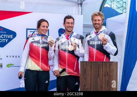 Susann Beucke, Silbermedaillengewinnerin, Erik Heil, Thomas Plößel, Bronzemedaillengewinner, Innen- und Sportsenator Erbrigung, Kuratoriumsvorsitzend Foto Stock