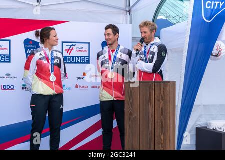 Susann Beucke, Silbermedaillengewinnerin, Erik Heil, Thomas Plößel, Bronzemedaillengewinner, Innen- und Sportsenator Erbrigung, Kuratoriumsvorsitzend Foto Stock