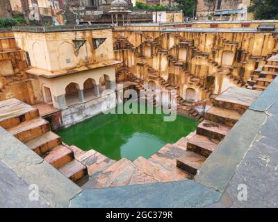 Panna meena ka kund si trova a Jaipur, Rajasthan, India Foto Stock