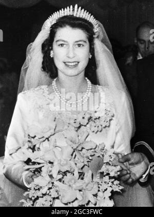 Matrimonio reale. H.R.H Principessa Elisabetta e Duca di Edimburgo. La coppia nuziale lascia l'Abbazia di Westminster dopo la cerimonia di oggi. 20 novembre 1947 Foto Stock