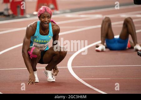 Tokyo, Kanto, Giappone. 6 agosto 2021. Shaunae Miller-Uibo (BAH) vince una medaglia d'oro e stabilisce un record olimpico nei 400 metri delle Donne durante le Olimpiadi di Tokyo 2020 allo Stadio Olimpico di Tokyo venerdì 6 agosto 2021 a Tokyo. (Credit Image: © Paul Kitagaki Jr./ZUMA Press Wire) Foto Stock