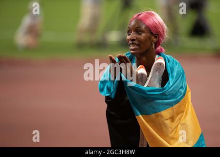 Tokyo, Kanto, Giappone. 6 agosto 2021. Shaunae Miller-Uibo (BAH) vince una medaglia d'oro e stabilisce un record olimpico nei 400 metri delle Donne durante le Olimpiadi di Tokyo 2020 allo Stadio Olimpico di Tokyo venerdì 6 agosto 2021 a Tokyo. (Credit Image: © Paul Kitagaki Jr./ZUMA Press Wire) Foto Stock