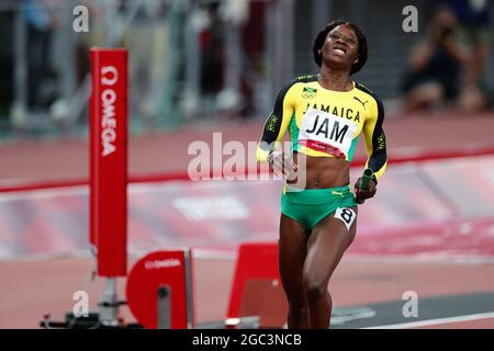 Tokyo, Giappone, 6 agosto 2021. Elaine Thompson-Herah del Team Giamaica in azione durante la finale di 4 x 100m Relay femminile il giorno 14 dei Giochi Olimpici di Tokyo 2020. Credit: Pete Dovgan/Speed Media/Alamy Live News Foto Stock