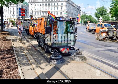 Vienna, Austria. 19 giugno 2021. Pulizia della strada a Vienna dopo la Rainbow Parade. Foto Stock