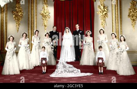 Matrimonio reale. S.A.R. Principessa Elisabetta e Duca di Edimburgo. La coppia nuziale con bridesmaids. 20 Novembre 1947 immagine colorata di TopFoto Production 03 05 2017 Foto Stock