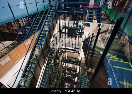 Architettura interna contemporanea Omotesando Tokyo Giappone Foto Stock