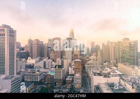 Vista aerea degli skyline di San Francisco a Union Square in serata, California, Stati Uniti. Foto Stock