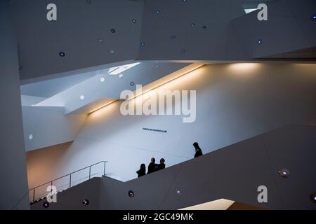 L'atrio interno del Denver Art Museum Foto Stock