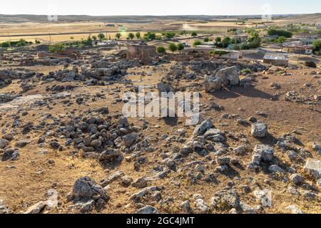 Le rovine della storica città di Shuayip, conosciuta come Ozkent Village, che si dice il profeta Shuayb di aver vissuto in questa città e che prende il nome dalla città Foto Stock