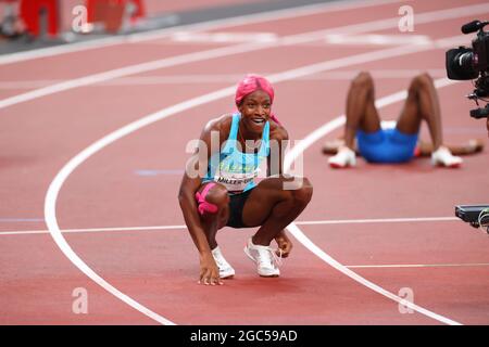 Tokyo, Giappone. 6 agosto 2021. Shaunae MILLER-UIBO (BAH) celebra la vittoria Atletica : la finale di 400m delle donne durante i Giochi Olimpici di Tokyo 2020 allo Stadio Nazionale di Tokyo, Giappone . Credit: YUTAKA/AFLO SPORT/Alamy Live News Foto Stock