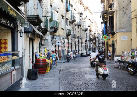Antico Tarallificio Poppella panificio in Via Sanità a Napoli, Italia. Foto Stock