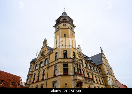 28 luglio 2021, Sassonia-Anhalt, Köthen (Anhalt): Il municipio di Köthen. L'edificio e' un edificio storico. Foto: Klaus-Dietmar Gabbert/dpa-Zentralbild/ZB Foto Stock
