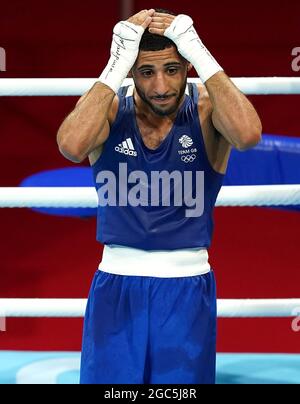 Galal Yafai della Gran Bretagna celebra la vittoria dell'oro contro Carlo Paalam di Filippine durante la finale di Men's Fly (48 kg) alla Kokugikan Arena il quindicesimo giorno dei Giochi Olimpici di Tokyo 2020 in Giappone. Data immagine: Sabato 7 agosto 2021. Foto Stock