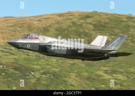 Livello basso F35B attraverso il circuito Mach. Foto Stock