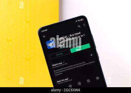 Assam, India - 6 agosto 2021 : il logo CARS24 sull'immagine di scorta dello schermo del telefono. Foto Stock