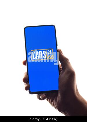 Assam, India - 6 agosto 2021 : il logo CARS24 sull'immagine di scorta dello schermo del telefono. Foto Stock