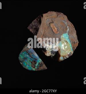 Australia. Coober Pedy. Primo piano di roccia contenente la cucitura opale grezza. Foto Stock