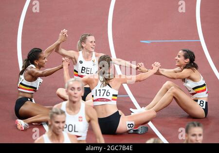 Il belga Athlete Naomi Van Den Broeck, il belga Imke Vervaet, il belga Paulien Couckuyt e il belga Camille Laus hanno ritratto dopo la finale della 4x400m W. Foto Stock