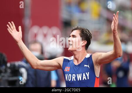 Tokyo, Giappone. 07 agosto 2021. Atletica: Olimpiadi, 1500 m, uomini, finale allo Stadio Olimpico. Jakob Ingebrigtsen, norvegese, celebra la sua vittoria. Credit: Oliver Weiken/dpa/Alamy Live News Foto Stock