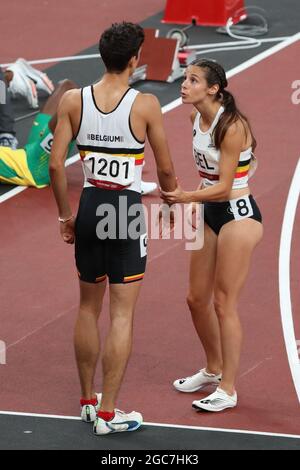 Il belga Jonathan Sacoor e il belga Camille Laus hanno ritratto dopo la finale della gara di staffetta 4x400m MEN il giorno 17 dei 'Giochi Olimpici di Tokyo 2020' in Foto Stock