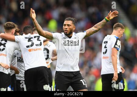 DERBY, REGNO UNITO. IL 7 AGOSTO il Colin Kazim-Richards della contea di Derby festeggia dopo che la sua squadra ha segnato un obiettivo per renderlo 1-0 durante la partita del campionato Sky Bet fra la contea di Derby e la città di Huddersfield al Pride Park, Derby sabato 7 agosto 2021. (Credit: Jon Hobley | MI News) Credit: MI News & Sport /Alamy Live News Foto Stock