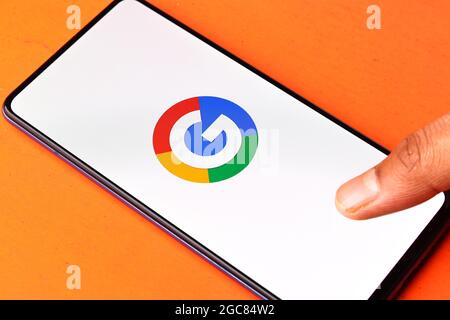 Assam, India - 6 agosto 2021 : il logo di Google go sull'immagine di riserva dello schermo del telefono. Foto Stock